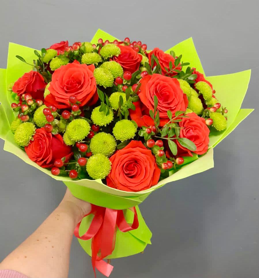 Букет цветов из: Хризантемы и Розы в Тулуне