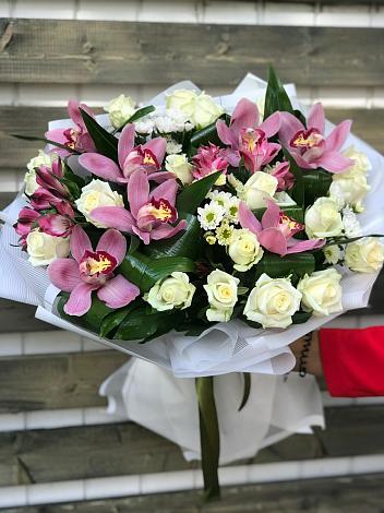 Букет цветов из: Розы и Хризантемы в Тулуне