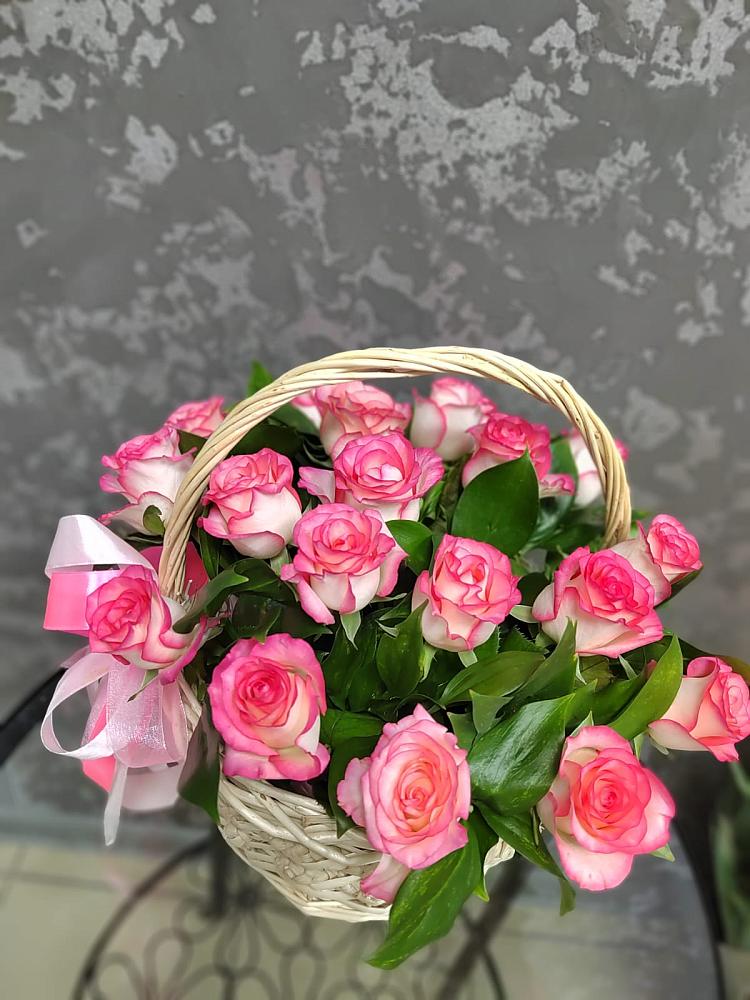 Цветочная композиция из Розы в корзине в Тулуне