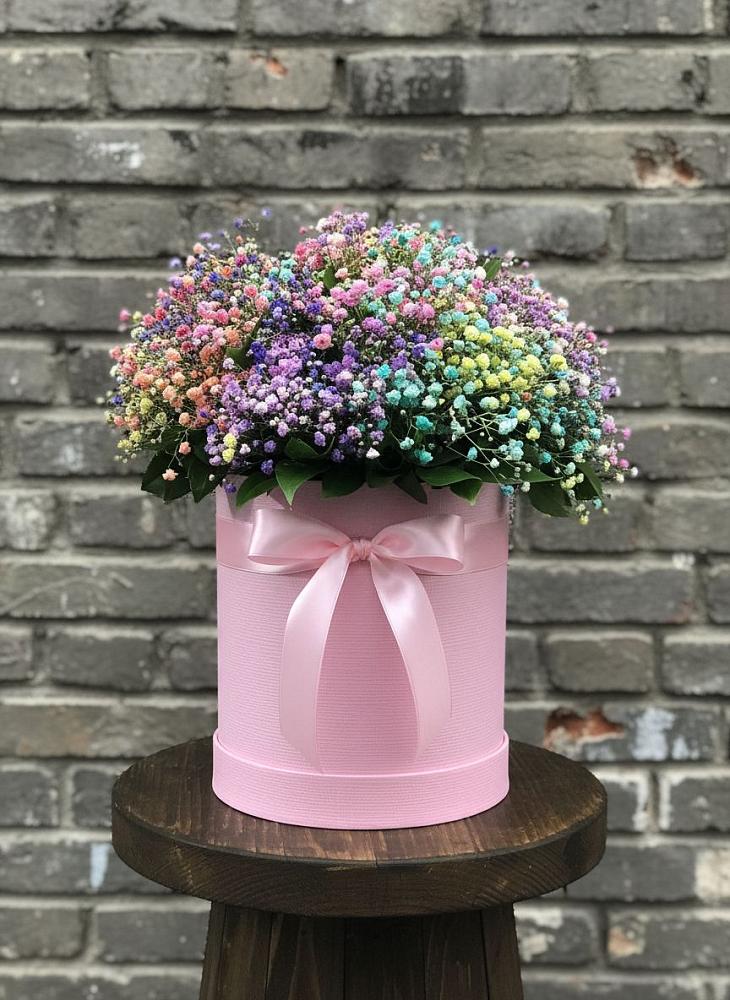 Цветочная композиция из Гипсофила и Розы в шляпной коробке в Тулуне