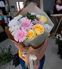 Букет цветов из:  Герберы, Розы и Хризантемы в Тулуне