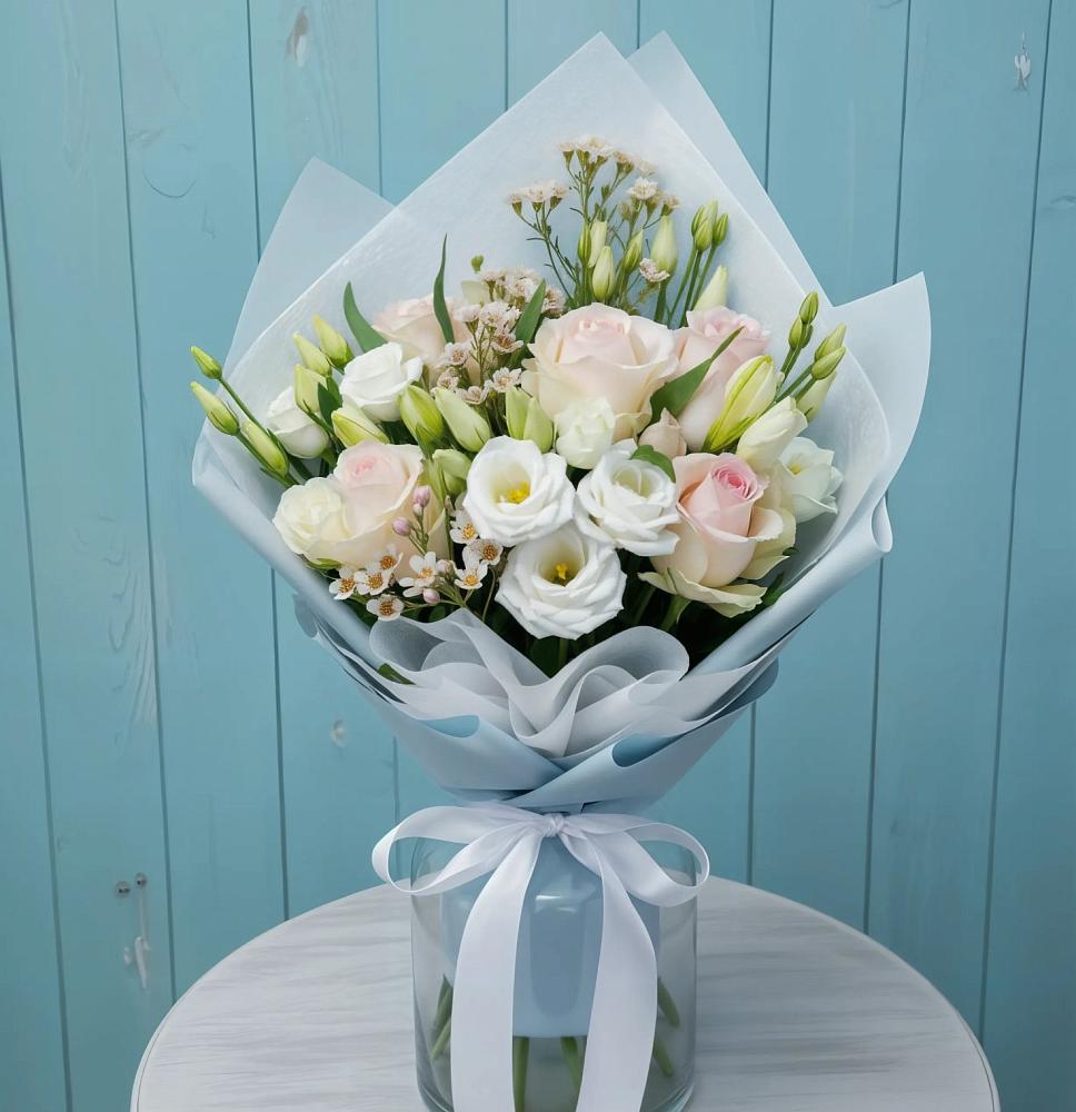 Букет цветов из: Розы и Лизиантусы в Тулуне