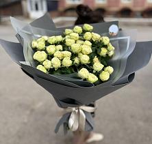 Букет Белые кустовые розы Солинеро в Тулуне