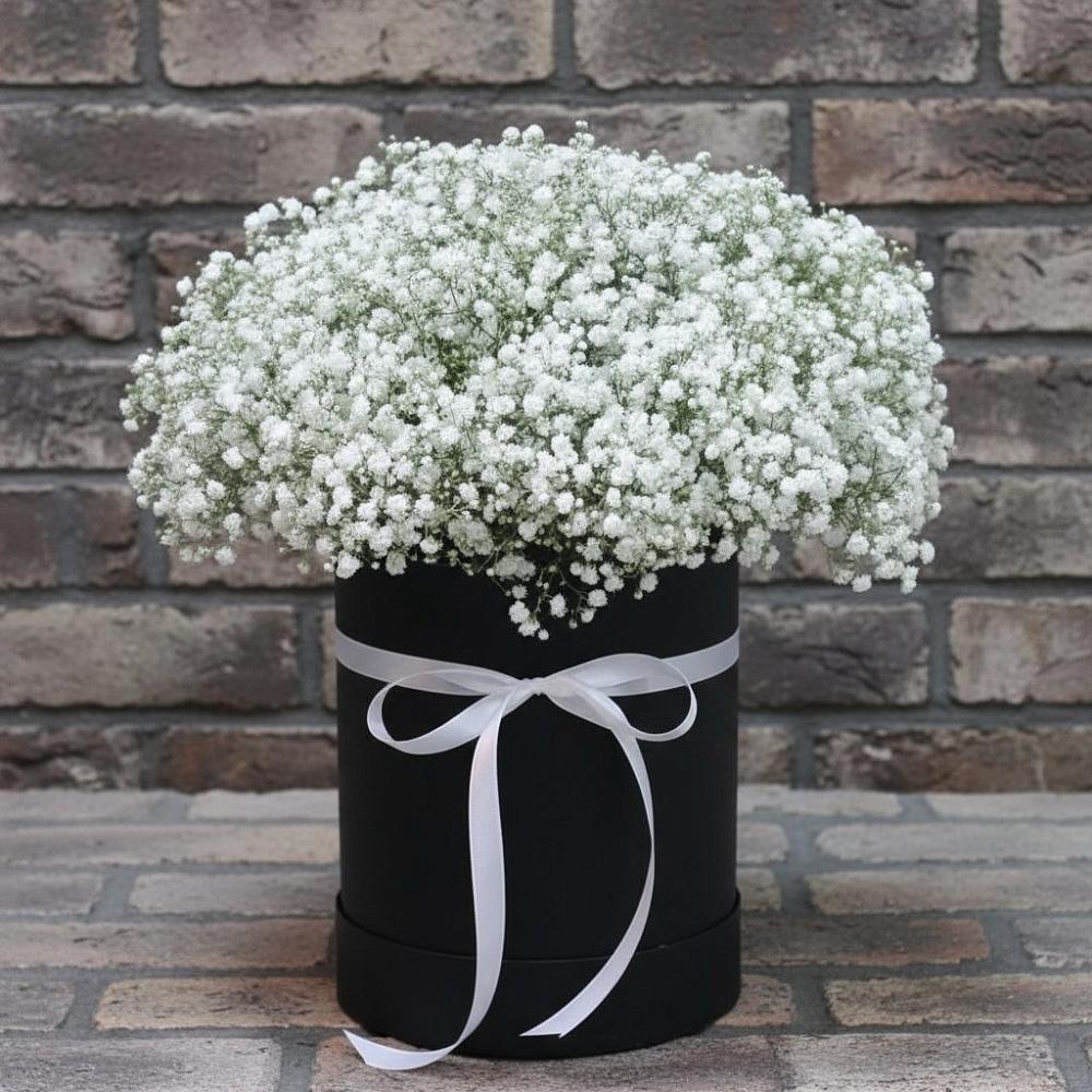 Цветочная композиция из Гипсофила в шляпной коробке в Тулуне