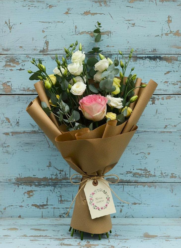 Букет цветов из: Розы и Лизиантусы в Тулуне