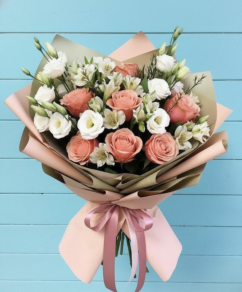 Букет цветов из: Розы, Альстромерии и Лизиантусы в Тулуне