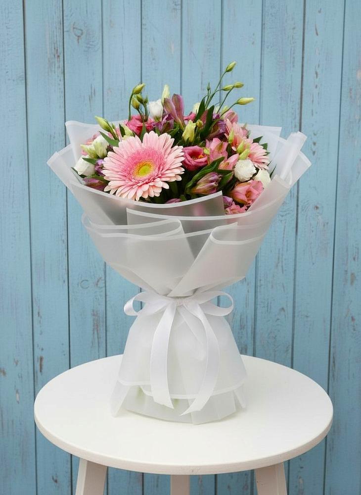 Букет цветов из: Герберы, Альстромерии и Лизиантусы в Тулуне