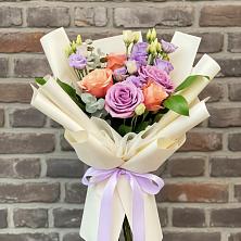 Букет цветов из:  Лизиантусы и Розы в Тулуне