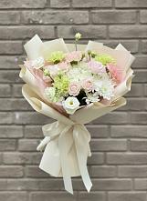 Букет цветов из:  Гвоздики, Розы, Лизиантусы и Хризантемы в Тулуне