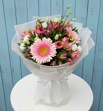 Букет цветов из:  Герберы, Альстромерии и Лизиантусы в Тулуне
