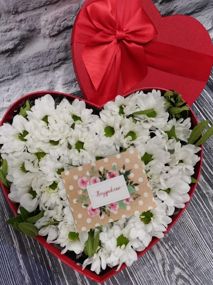 Цветочная композиция из Хризантемы в виде сердца в Тулуне