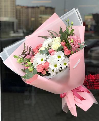 Букет цветов из: Розы, Лизиантусы и Хризантемы в Тулуне