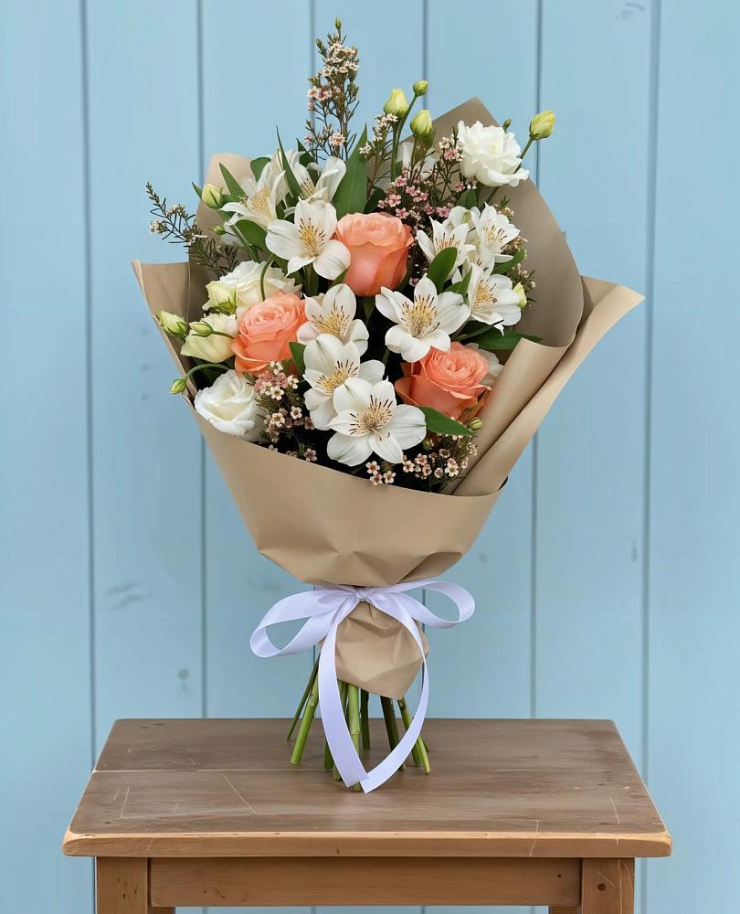 Букет цветов из: Альстромерии, Лизиантусы, Розы и Хризантемы в Тулуне