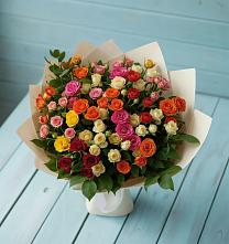 Букет Микс из разноцветных кустовых роз в Тулуне